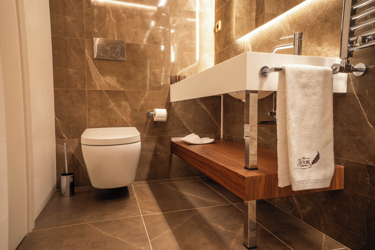 Bathroom 4, The Book Hotel, Horta