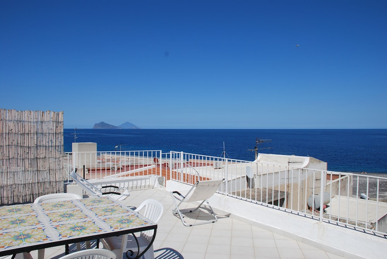 Others 4, Loft Lipari, Messina