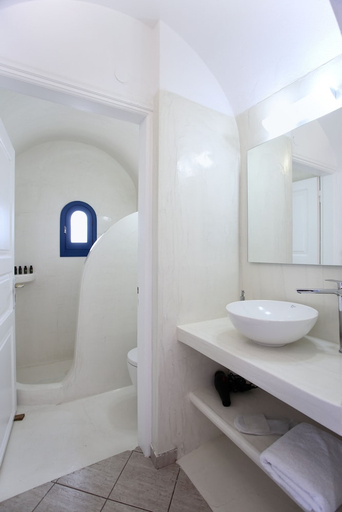 Bathroom 3, Pergeri Apartments, South Aegean