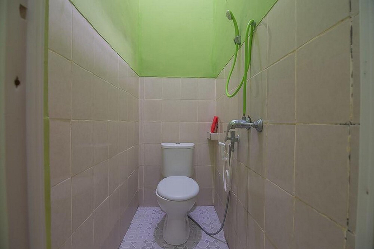 Bathroom 4, RedDoorz near Kampus UMP Purwokerto, Banyumas