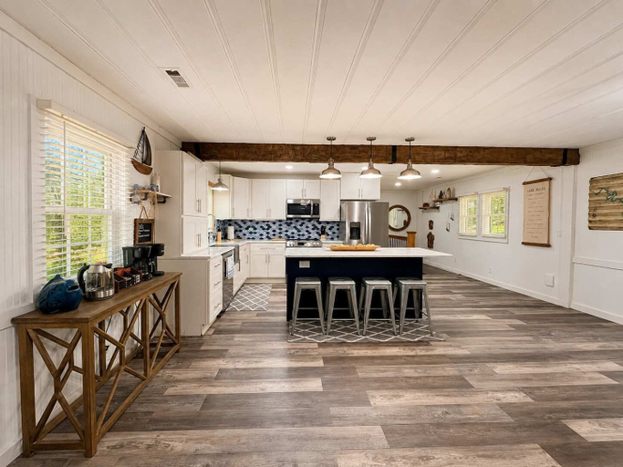 Private kitchen 2, Stillwater on Doe - Private Lakefront Escape, Camden