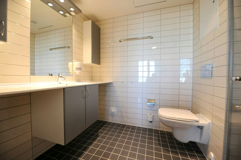 Bathroom 5, Tananger Apartment Hotel, Sola