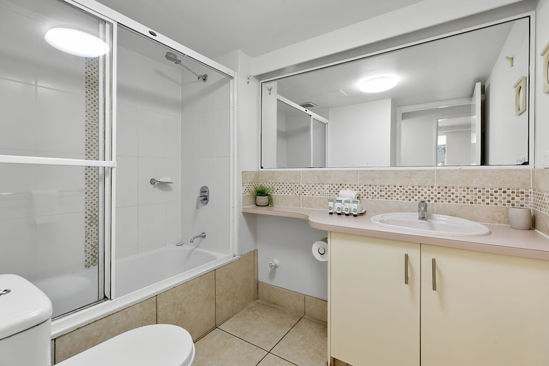 Bathroom, Noosa Hill Resort., Noosa - Noosa-Noosaville