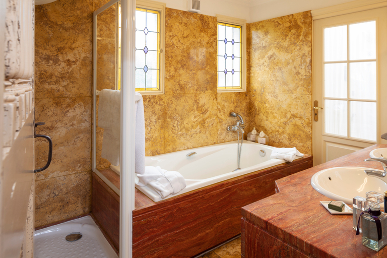 Bathroom, La Bonne Etape, Alpes-de-Haute-Provence