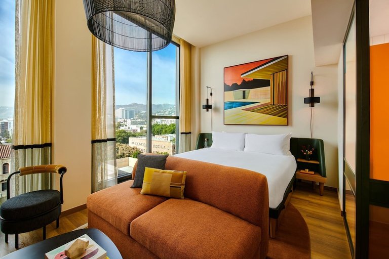Others 3, HOLLYWOOD VOLUME, a Tribute Portfolio Hotel, Los Angeles