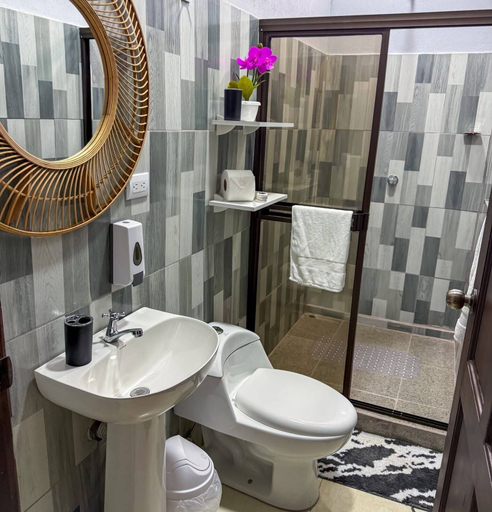 Bathroom 4, Cabinas Jacana Tortuguero, Pococí