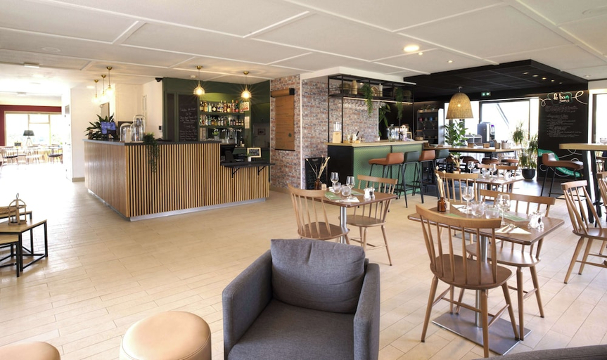 Food & Drinks 4, CAMPANILE TAVERNY, Val-d'Oise