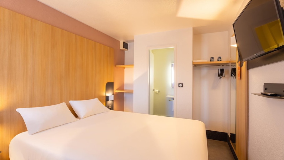 Bedroom 3, Hotel Lorient Lanester, Morbihan