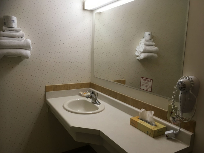 Bathroom 3, Value Host Motor Inn, Marquette