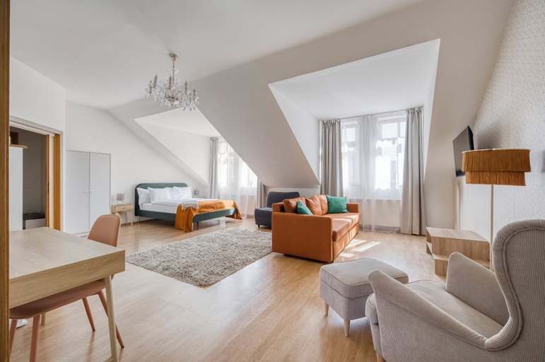 Others 5, Anmut by Revelton, Karlovy Vary