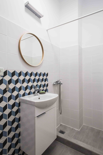 Bathroom 3, Karitsi Place, Attica