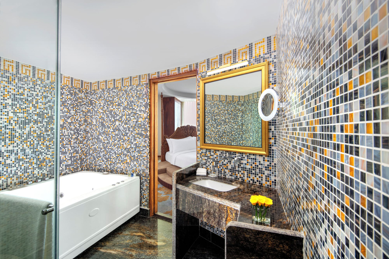 Bathroom 5, Radisson Chandigarh Zirakpur, Sahibzada Ajit Singh Nagar