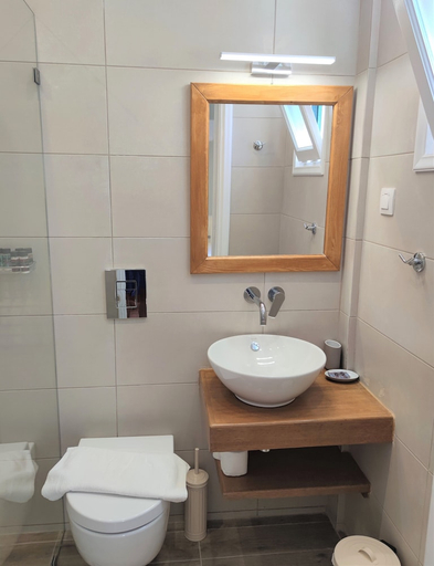 Bathroom 4, Twin House, Attica