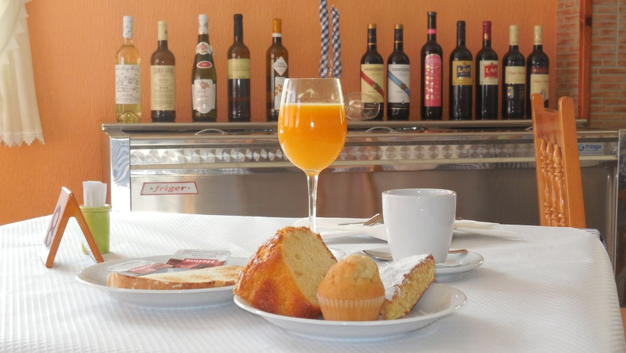 Food & Drinks 4, Pension Playa De Sardineiro, A Coruña