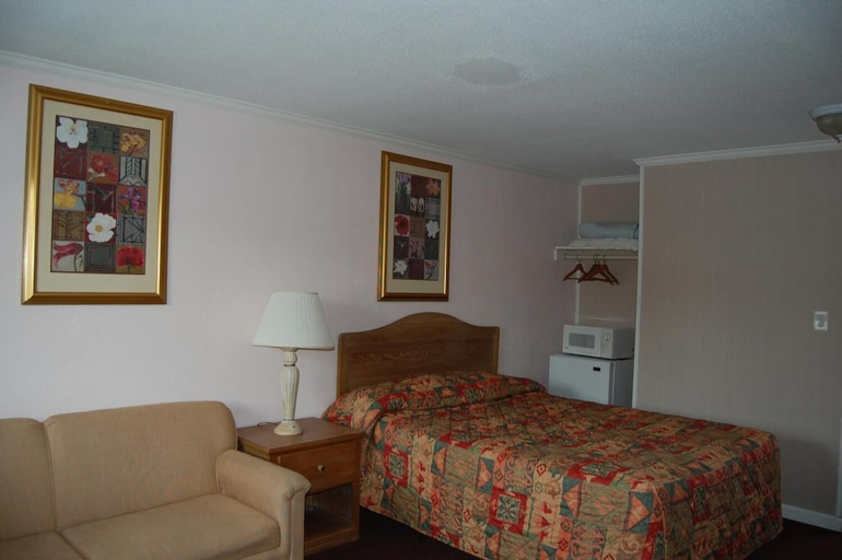 Bedroom 3, Sea Breeze Inn, Worcester
