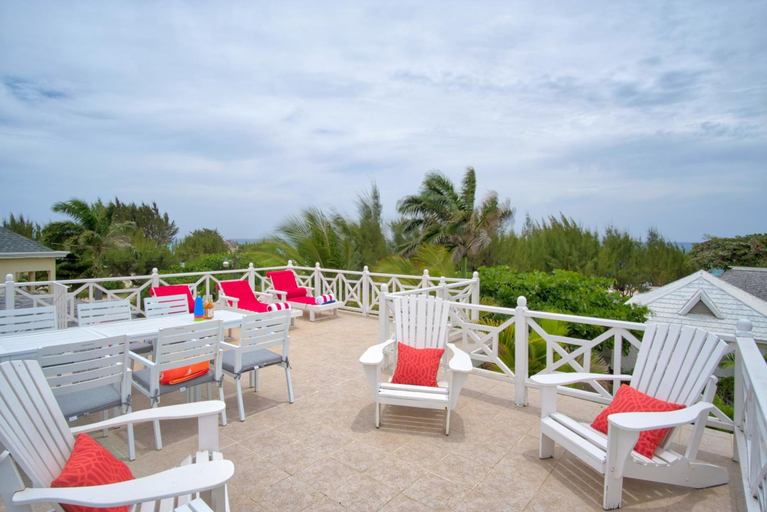 Room 4, Adrift- 3BR Beachfront Villa w Staff