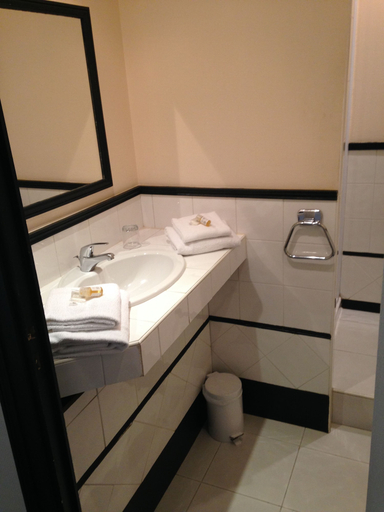 Bathroom 4, Hotel de France, Dordogne