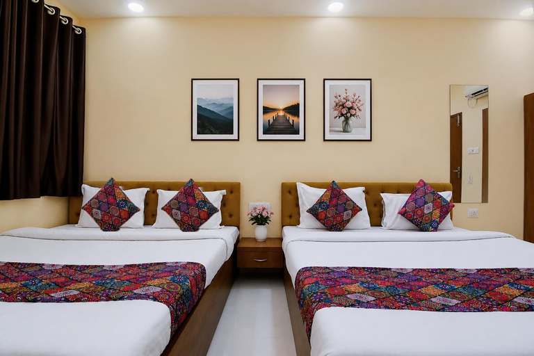 Others 4, Hotel Philips, Kolkata
