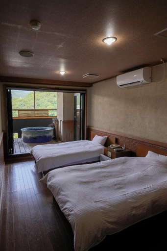 Bedroom 3, Shin-Kaikatei Izumi, Izu
