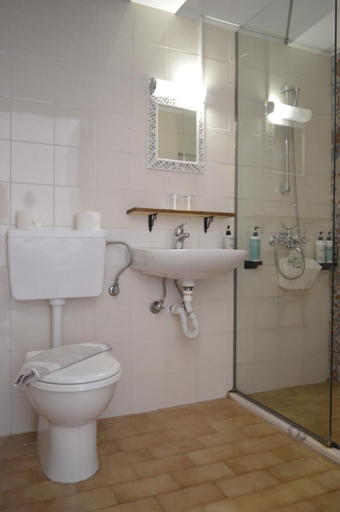 Bathroom 2, mascot traditional guest house, South Aegean
