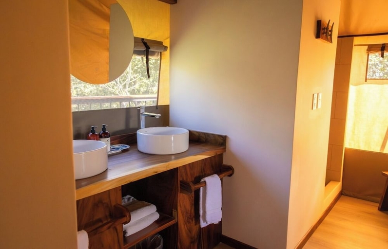 Bathroom 4, Isla Chiquita Glamping Hotel, Puntarenas