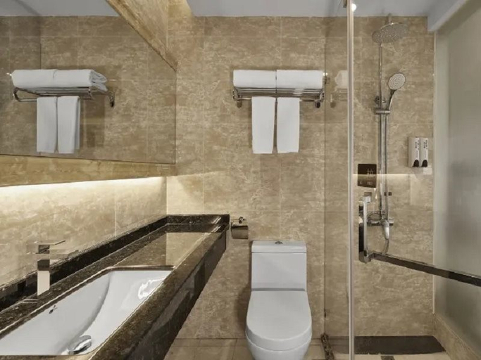 Bathroom 3, Borrman Hotel (Guilin Liangjiang Sihu, Xiangshan P, Guilin
