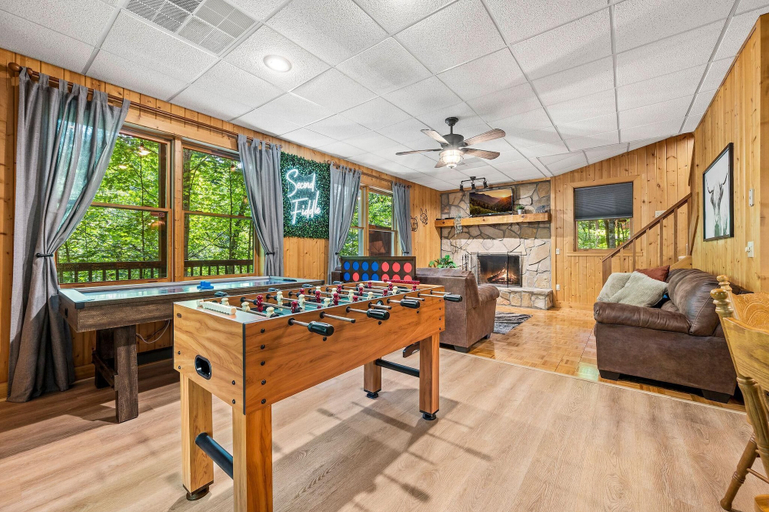 Game room 4, Second Fiddle, Sevier