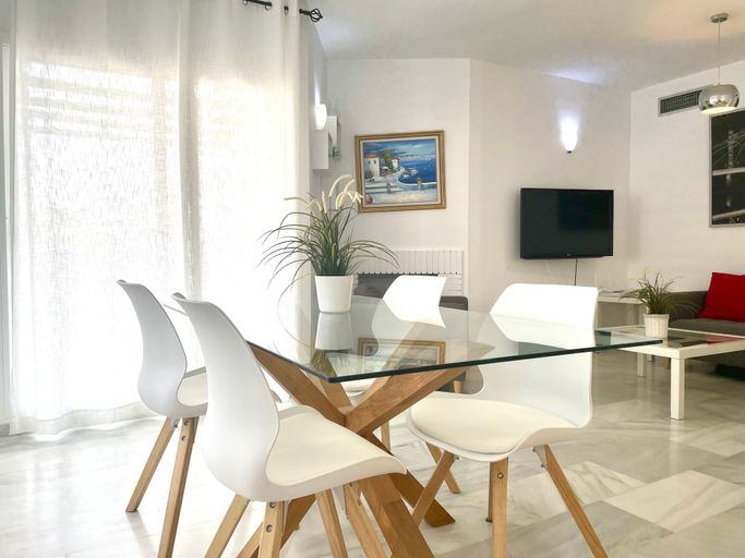Room 5, Fantastic 2 Bedroom Duplex Pool View Fase 6, Málaga