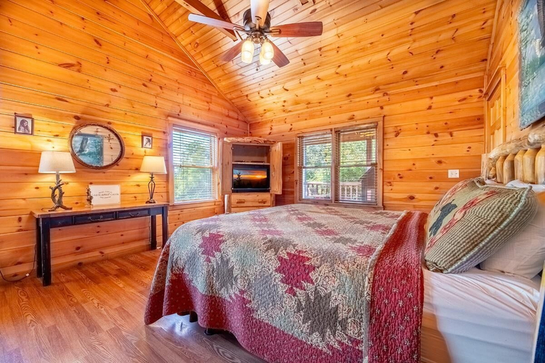 Room 2, Z - Southern Style, Sevier