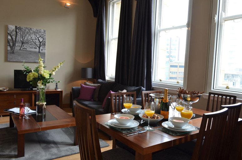 Food & Drinks 5, Quebecs Luxury Aparthotel, Leeds