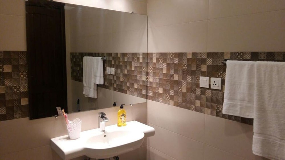 Bathroom 3, Le Grand Residence, Islamabad
