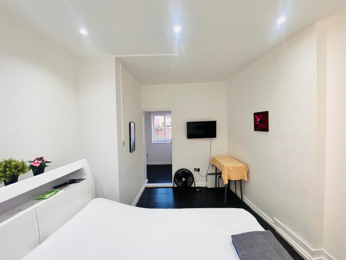 Bedroom 3, Y2 rest house ltd, London