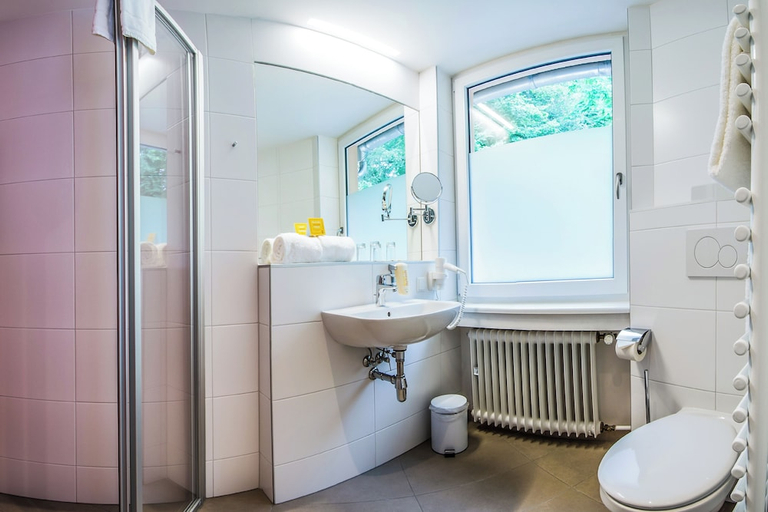 Bathroom 4, JUFA Hotel Königswinter/Bonn, Rhein-Sieg-Kreis
