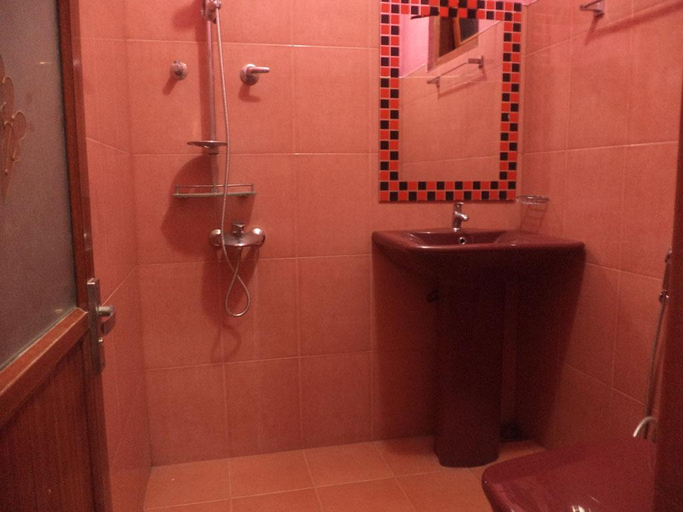 Bathroom, Pleasure Island, Dambulla