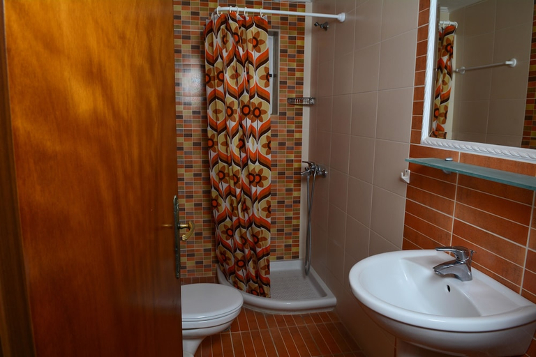 Bathroom 5, Hotel Hermes, Central Macedonia
