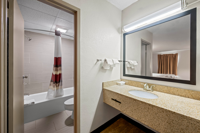Bathroom 3, Red Roof Inn Abingdon, Washington
