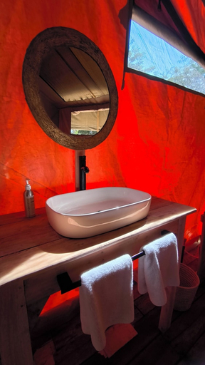 Bathroom, Julia's River Camp, Narok West