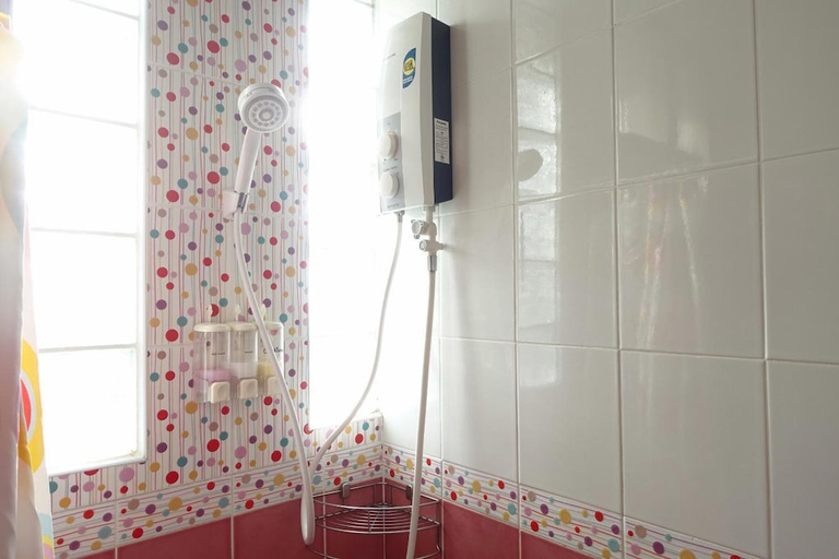 Bathroom 3, 2N Guesthouse, Muang Phetchaburi