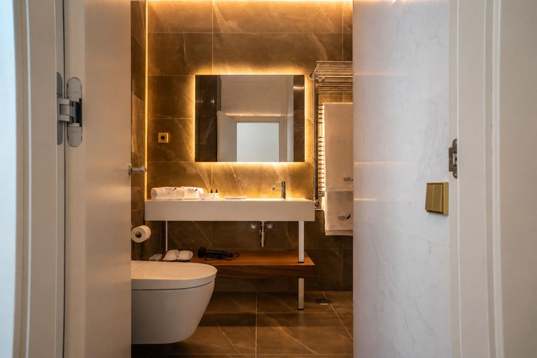 Bathroom 2, The Book Hotel, Horta