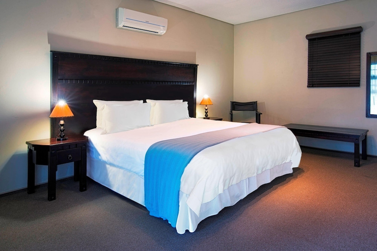 Bedroom 2, Protea Hotel By Marriott Zambezi River Lodge, Sesheke