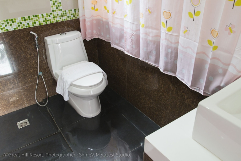 Bathroom 3, Great Hill Resort, Langu