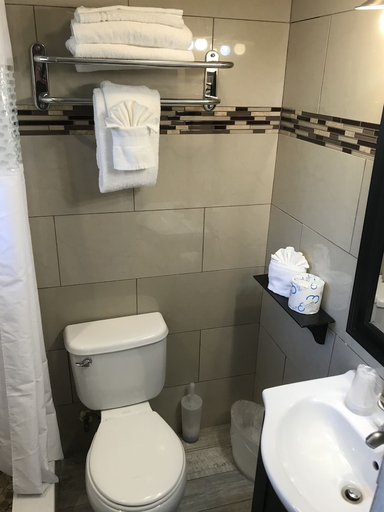 Bathroom 2, Schooner Hotel, Pinellas
