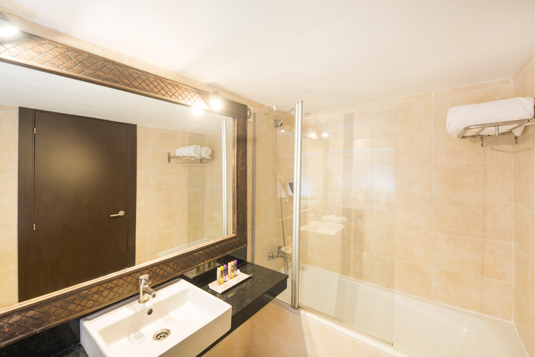 Bathroom 4, Fergus Style Bahamas, Baleares