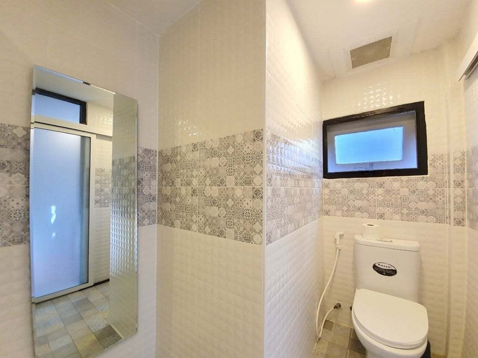 Bathroom 3, PaPa Beach Pool Villas Pattaya, Pattaya