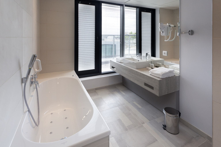 Bathroom 4, Van Der Valk Hotel Mons Congres, Hainaut
