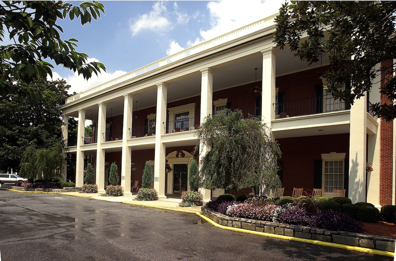 Exterior & Views 1, Stone Mountain Inn, DeKalb