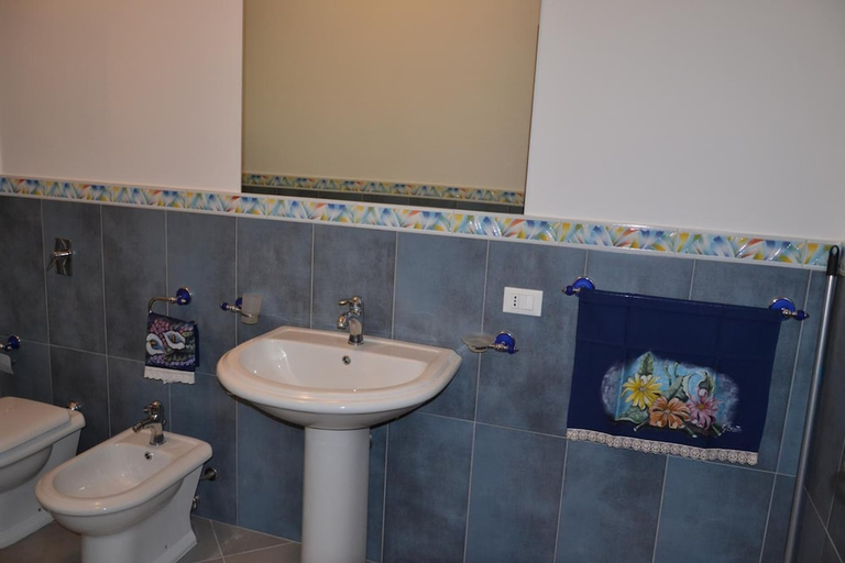 Bathroom 5, Case Vacanza Torre Lupa, Trapani