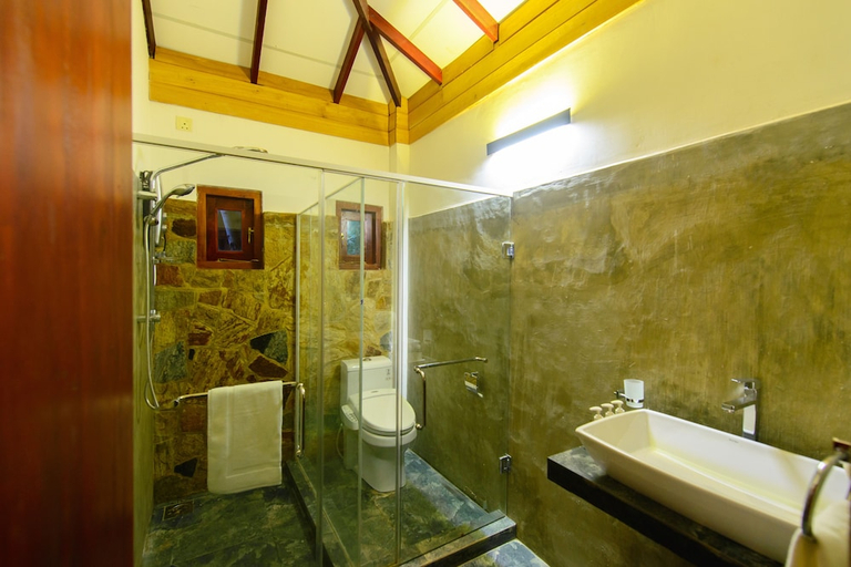 Bathroom 4, Karunakarala Ayurveda Resort, Wennappuwa