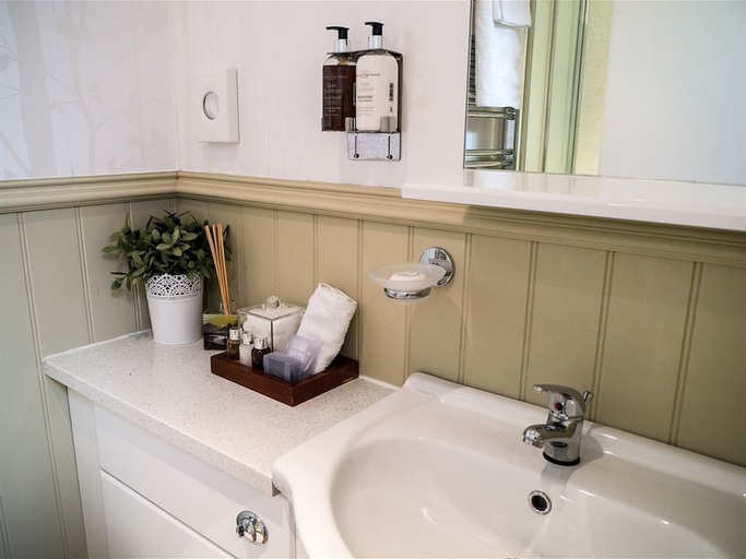 Bathroom 3, The Golf Tavern, East Lothian