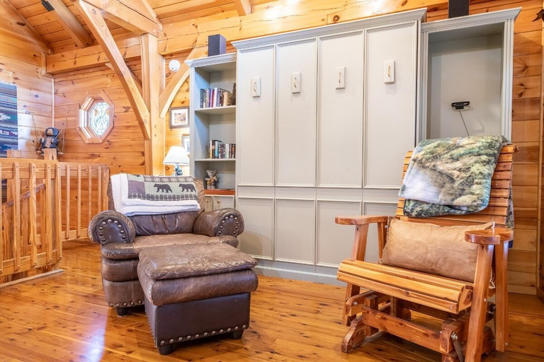 Interior 4, Smokey's Hideaway, Sevier
